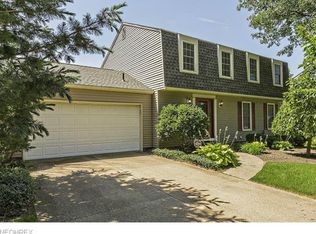 960 Brookpoint Dr, Macedonia, OH 44056