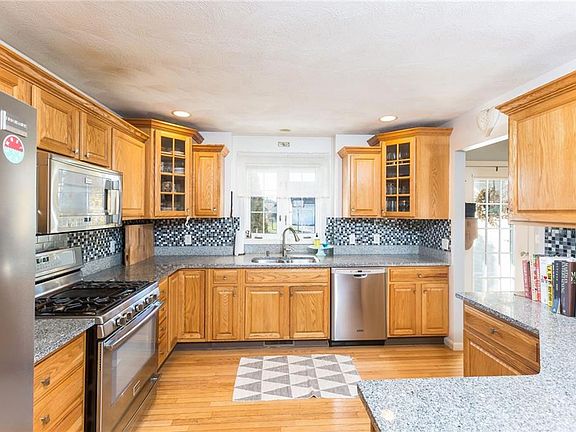 3rd image of 51 Petal Ln