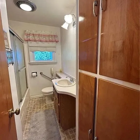125 Lyndale Dr — Photo 7