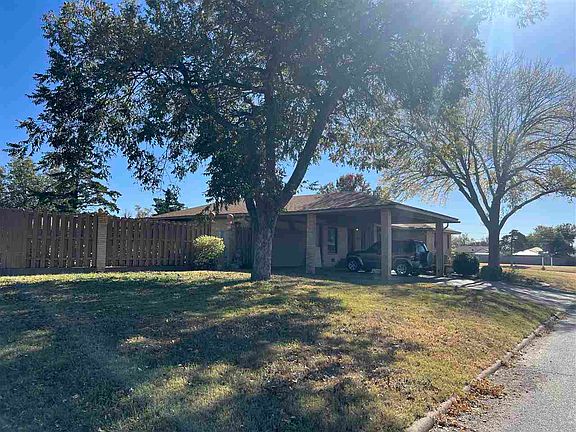 5th image of 301 NW Morford Dr