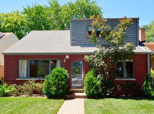 8052 Tripp Ave, Skokie, IL 60076