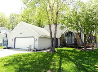 1511 Blakewood Ct, South Milwaukee, WI 53172