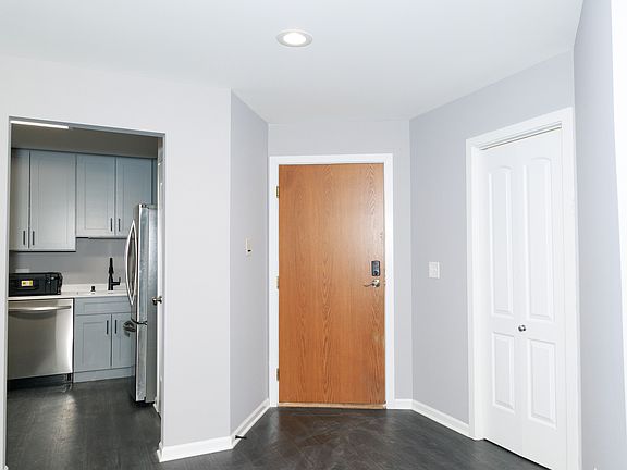 3rd image of 225 Thornapple Ct #225