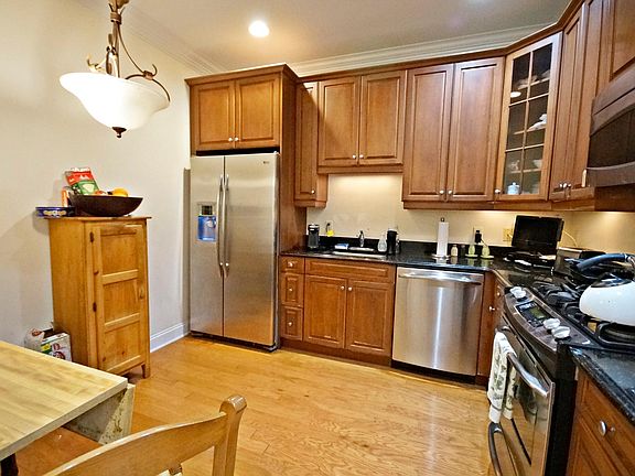 2nd image of 5 Tenakill Park E APT 106