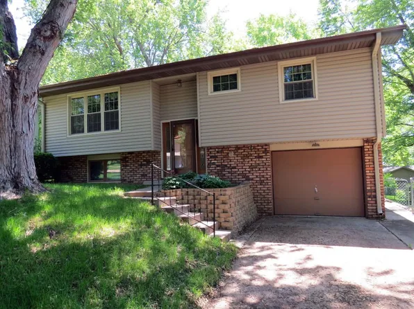 305 Ridgeway Dr, Glenwood, IA 51534