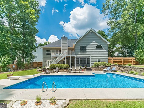 3rd image of 821 Harvest Ln