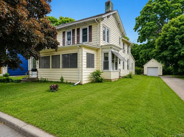 18 W Market Street, Hyde Park, NY 12538