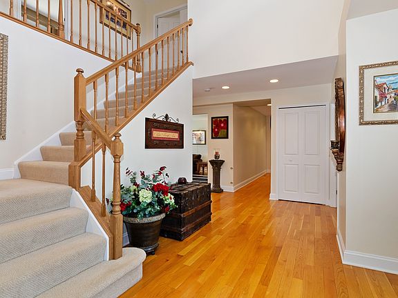 2nd image of 714 Warwick Ln