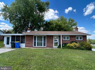 39 E Crestlyn Dr, York, PA 17402