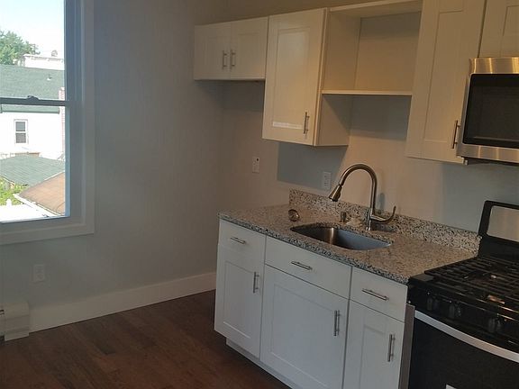 3rd image of 240 Boyd Ave