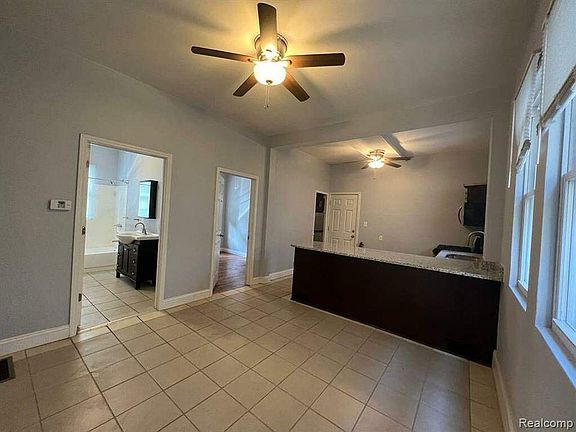 4th image of 2020 24th Ave #1R