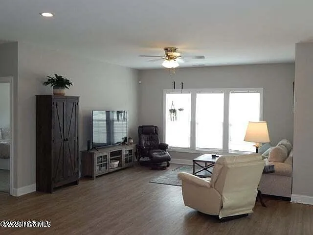 3913 Pensacola Dr — Photo 8