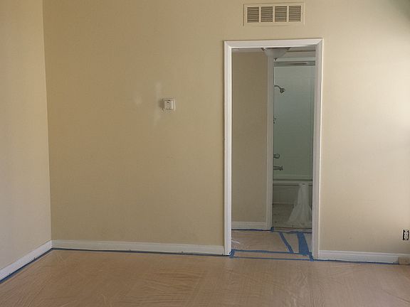 4th image of 1326 N Flores St APT 24