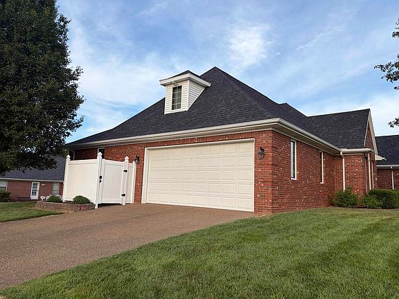 3rd image of 2601 Irish Ivy Ln
