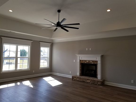3rd image of 316 Live Oak Ct