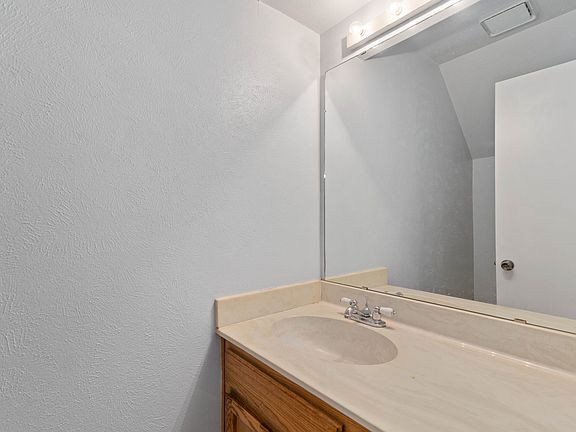 3rd image of 716 W Mulberry St APT 1