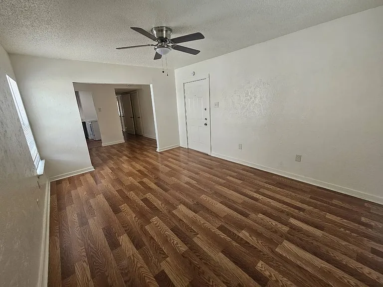 6026 Lovett Ave — Photo 2