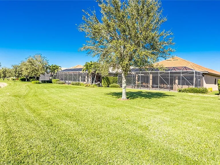 7747 Cottesmore Dr — Photo 33