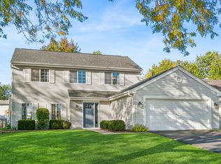 677 Windemere Ln, Carol Stream, IL 60188