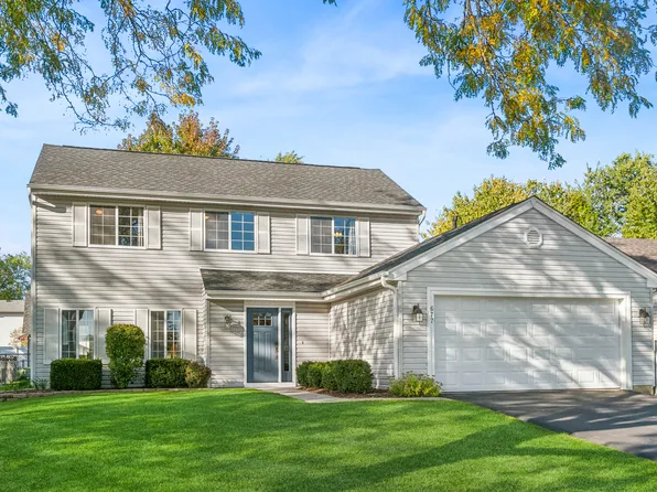 677 Windemere Ln, Carol Stream, IL 60188