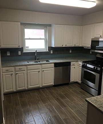 3rd image of 8423 Timber Loche