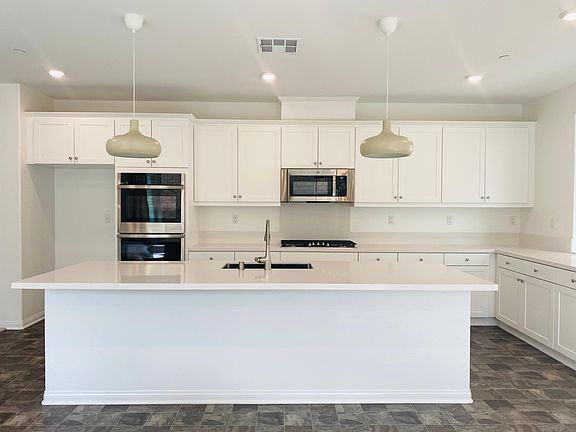 3rd image of 1646 Sunny Heights Ln