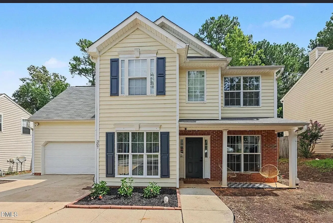 4 bed, 2.5 bath, 1876 sqft, $1,945 — Photo 1