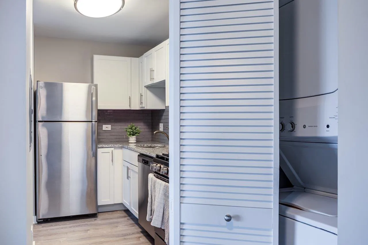 Windsor Lakes Apartment Homes — Photo 3