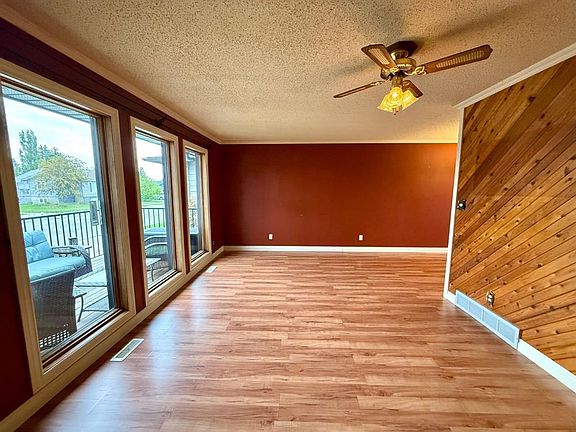 5th image of 711 N 10th Ave SE