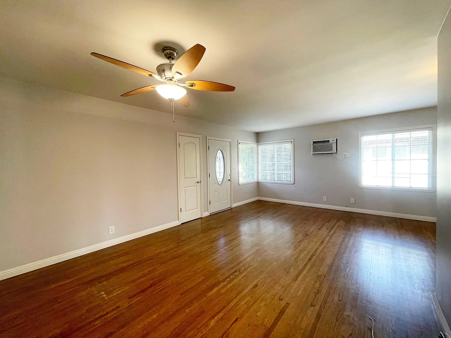 2 bed, 900 sqft, $2,895 — Photo 4