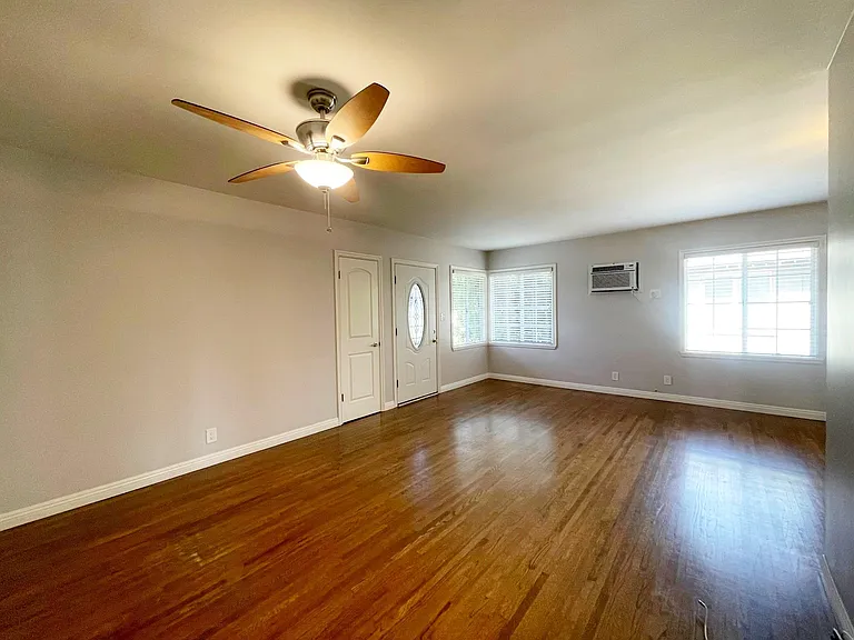 5736 Kester Ave — Photo 4
