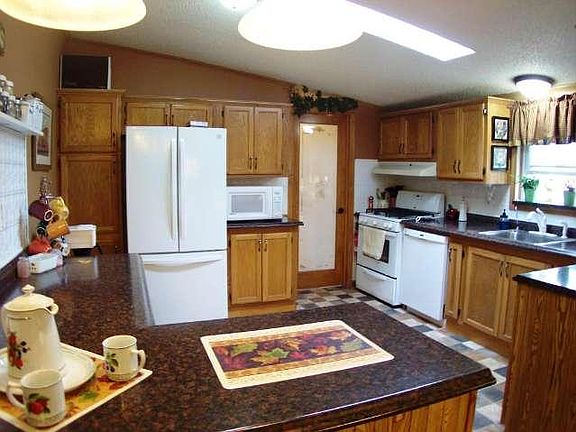 4th image of 140 Serenity Oaks Ter