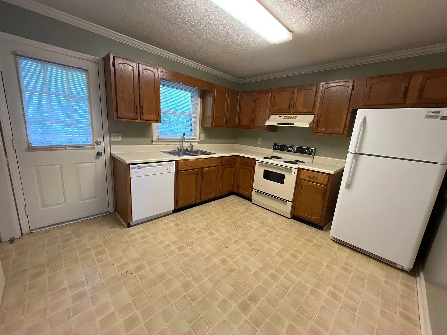 Spacious 2 Bedroom Condo Near Downtown Athens & UGA — Photo 4