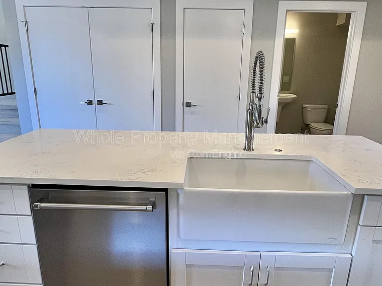 1547 Utica St — Photo 11