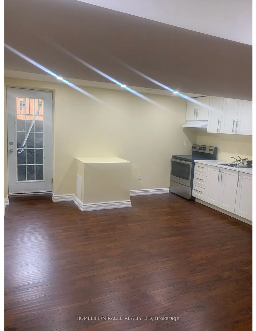 90 Roulette Cres photo 1