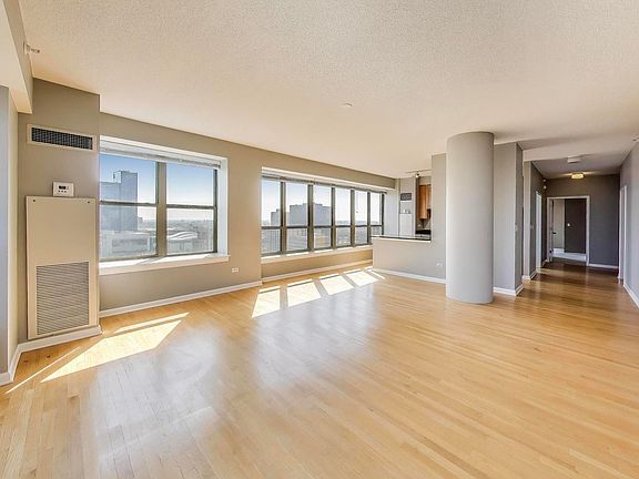 5th image of 1717 S Prairie Ave APT 1910
