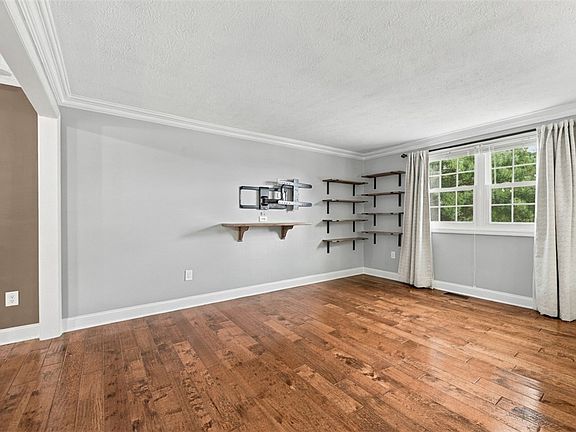 5th image of 98 Sunridge Dr