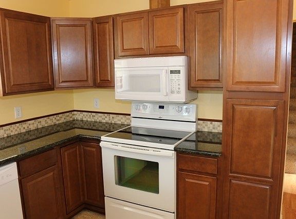 3rd image of 2105/2109 W Fairview Ave