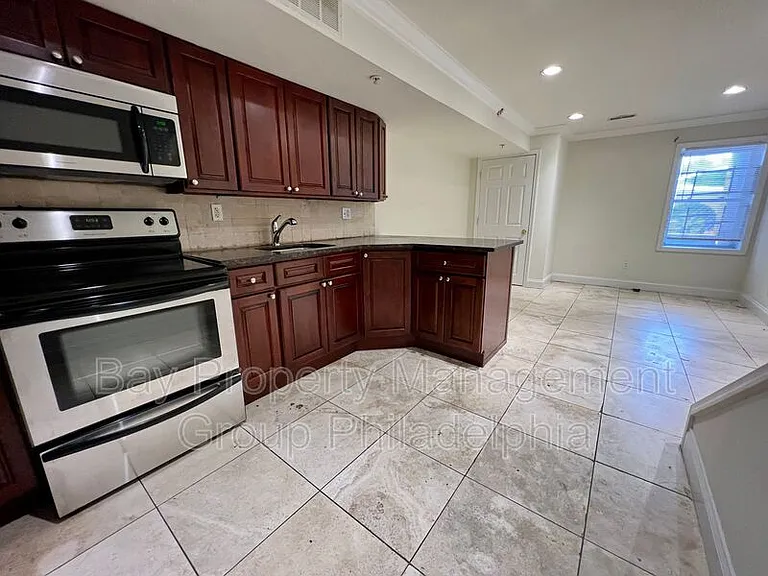 1723 Fontain St #A — Photo 4