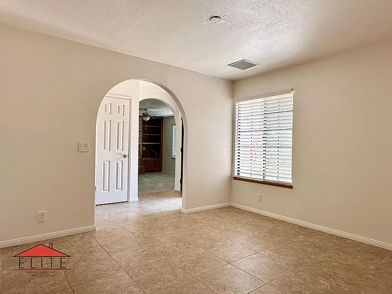 228 Yellowstone Pl — Photo 5