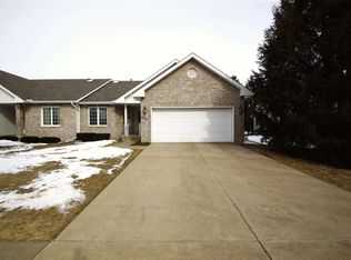 3382 Maplecrest Rd, Bettendorf, IA 52722