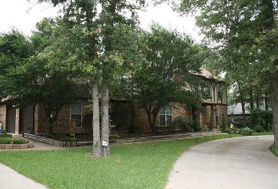 Curved drive leads to the front door.