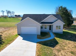 802 Clear Sail Way, Dandridge, TN 37725