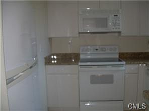 3rd image of 43 Rowayton Woods Dr