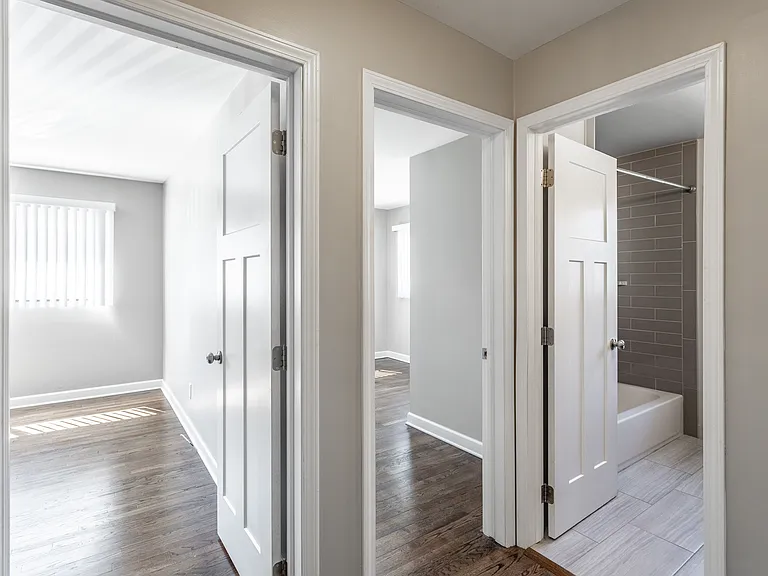 1909 Gardenia Ave #7 — Photo 6