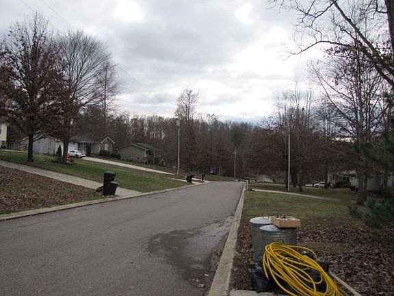 3rd image of 193 N Brook Dr NE