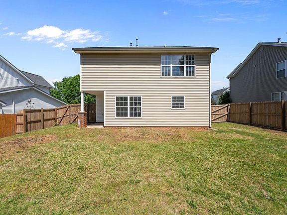 3rd image of 1119 Briarwood Dr