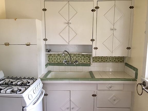 Vintage Kitchen, modern appliances