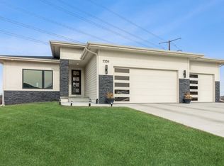 5539 164th St, Urbandale, IA 50323
