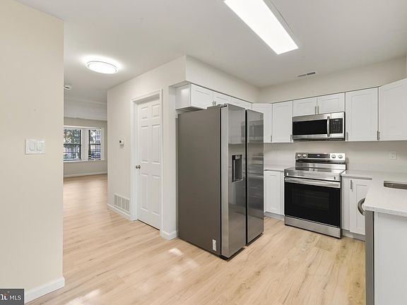 5th image of 512 Essex Ct